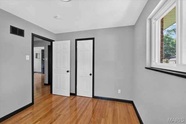 6623 Kenwood Drive, St Louis, MO 63121