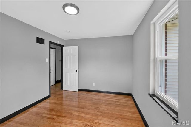 6623 Kenwood Drive, St Louis, MO 63121