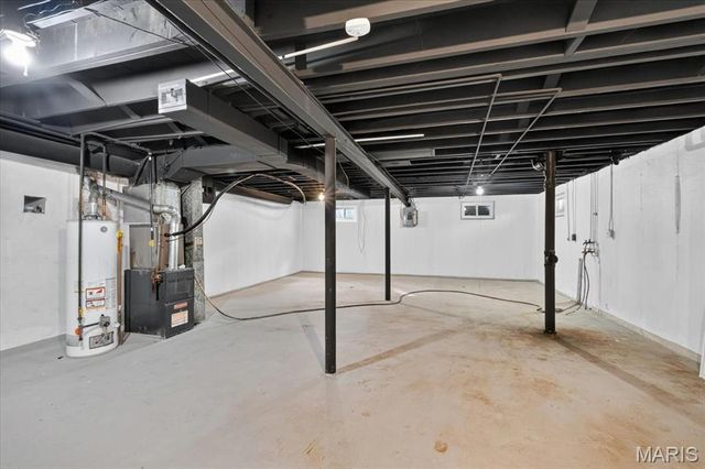 6623 Kenwood Drive, St Louis, MO 63121