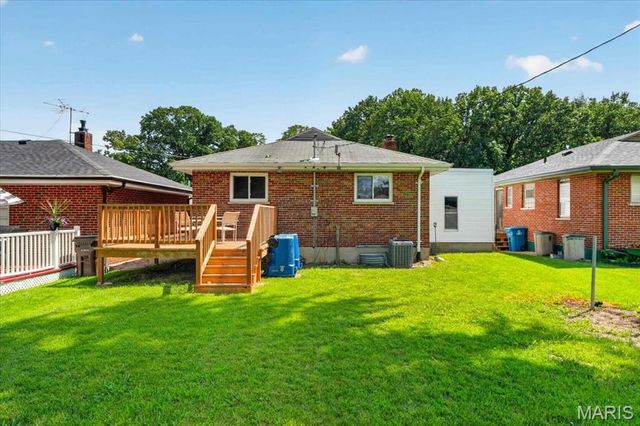 6623 Kenwood Drive, St Louis, MO 63121