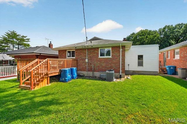 6623 Kenwood Drive, St Louis, MO 63121