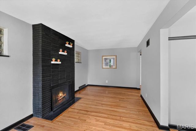 6623 Kenwood Drive, St Louis, MO 63121