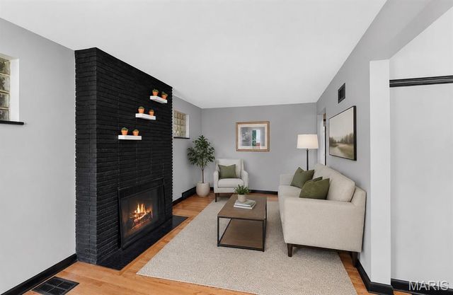 6623 Kenwood Drive, St Louis, MO 63121