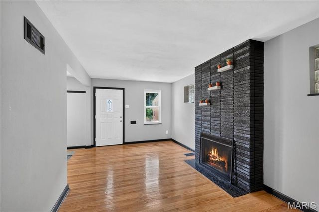 6623 Kenwood Drive, St Louis, MO 63121