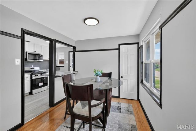6623 Kenwood Drive, St Louis, MO 63121