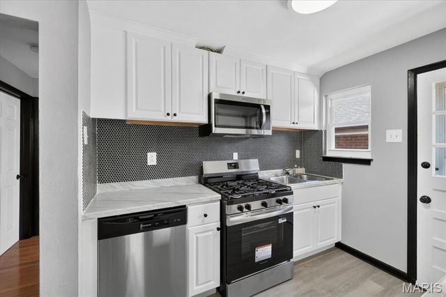 6623 Kenwood Drive, St Louis, MO 63121