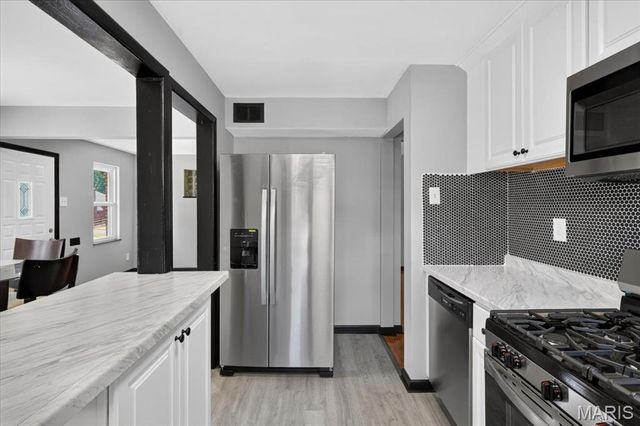 6623 Kenwood Drive, St Louis, MO 63121