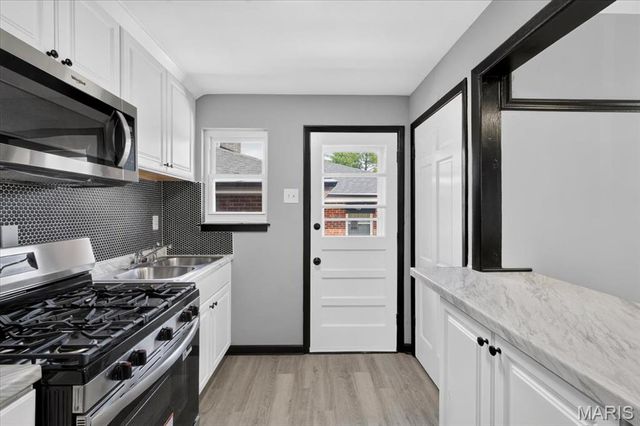 6623 Kenwood Drive, St Louis, MO 63121