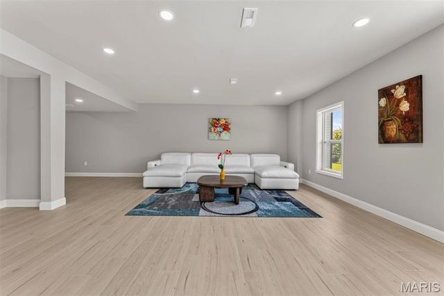 16936 Lake Meadow, Chesterfield, MO 63005