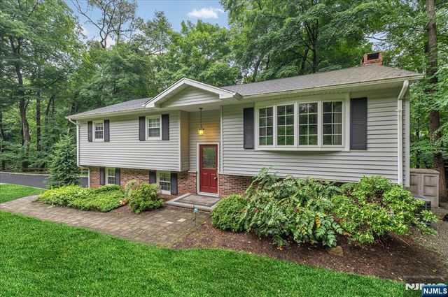 72 Smokey Ridge Road, Ringwood, NJ 07456
