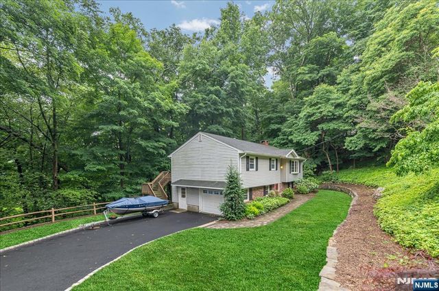 72 Smokey Ridge Road, Ringwood, NJ 07456