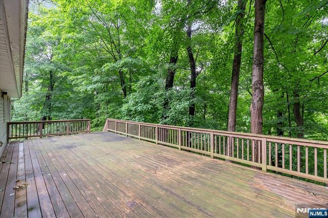 72 Smokey Ridge Road, Ringwood, NJ 07456