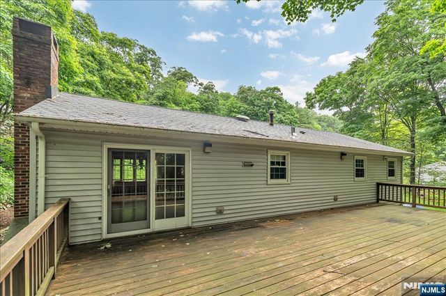 72 Smokey Ridge Road, Ringwood, NJ 07456