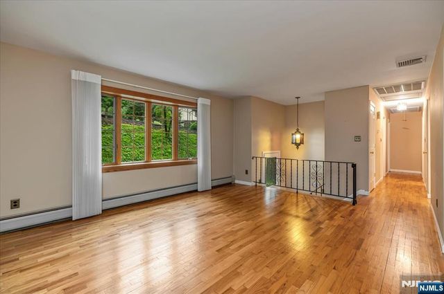 72 Smokey Ridge Road, Ringwood, NJ 07456