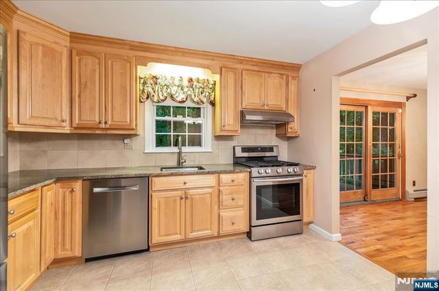 72 Smokey Ridge Road, Ringwood, NJ 07456