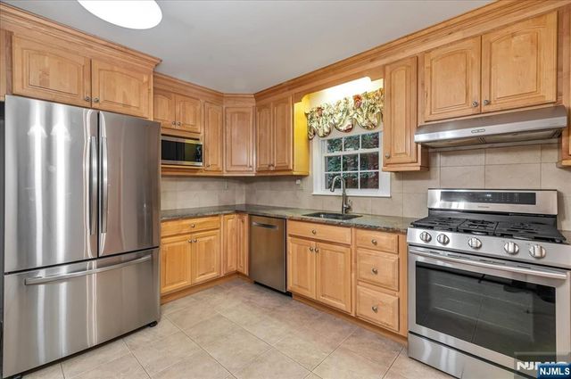 72 Smokey Ridge Road, Ringwood, NJ 07456