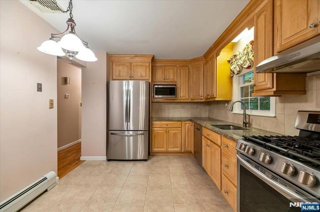 72 Smokey Ridge Road, Ringwood, NJ 07456
