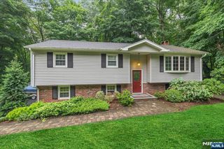 72 Smokey Ridge Road, Ringwood, NJ 07456