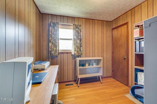335 Mckenzie Drive, Kingsport, TN 37660
