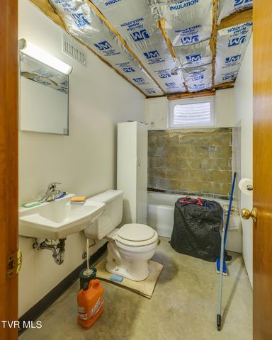 335 Mckenzie Drive, Kingsport, TN 37660
