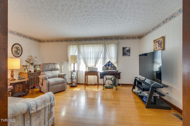 335 Mckenzie Drive, Kingsport, TN 37660