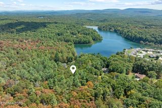 33 Hunterwood Court, Crossville, TN 38558