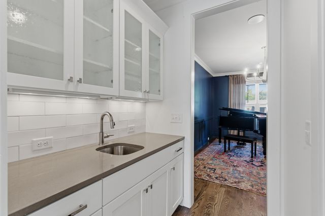 98 44th Ave, N, Nashville, TN 37209