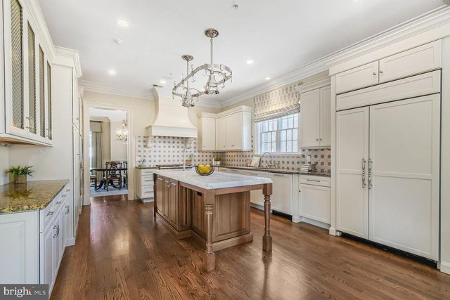 1935 FOXVIEW CIR NW, Washington, DC 20007