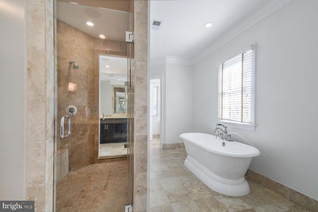 1935 FOXVIEW CIR NW, Washington, DC 20007