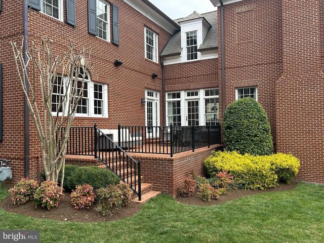 1935 FOXVIEW CIR NW, Washington, DC 20007