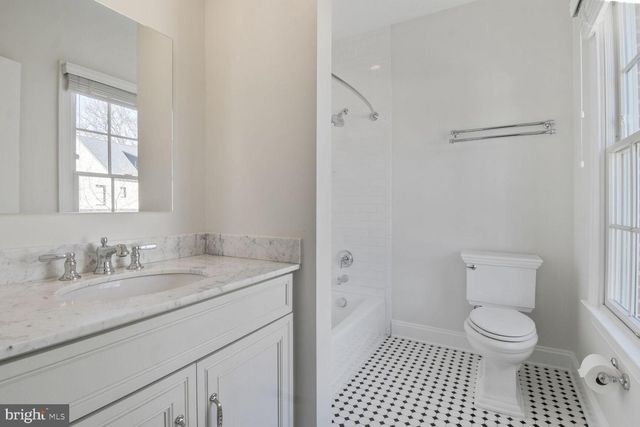 1935 FOXVIEW CIR NW, Washington, DC 20007