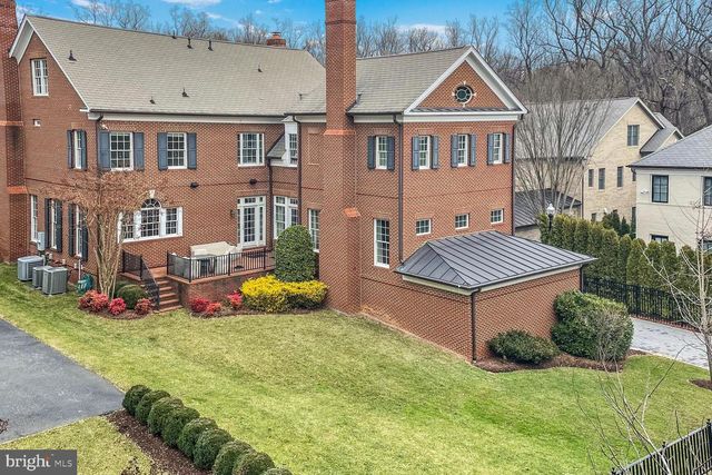 1935 FOXVIEW CIR NW, Washington, DC 20007