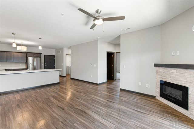 2877 Spring Rose Circle 206, Coralville, IA 52241