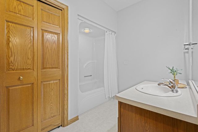 1819 E SYLVAN AVENUE, Appleton, WI 54915