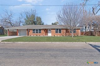 606 E 6th Street, Cameron, TX 76520