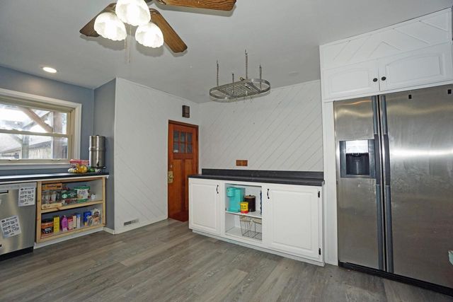 830 S 90th STREET, West Allis, WI 53214