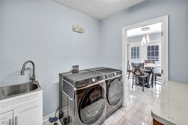 1273 Muchney Circle, Akron, OH 44312