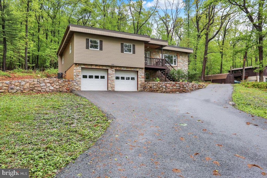 250 SKYLINE DR, Reading, PA 19606