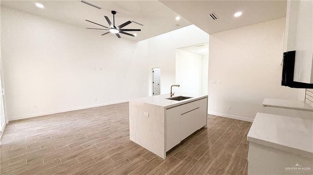 5909 N Playa Del Sol Street, Edinburg, TX 78542