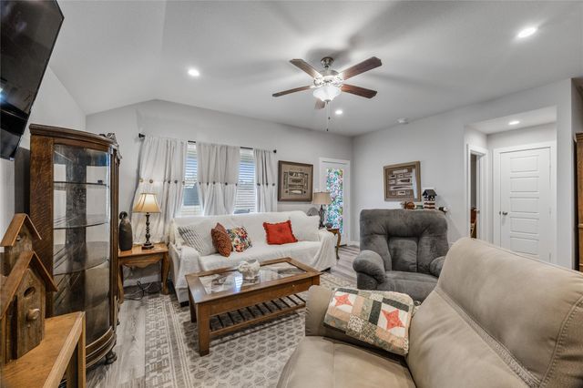 115 Alder Loop, Anahuac, TX 77514