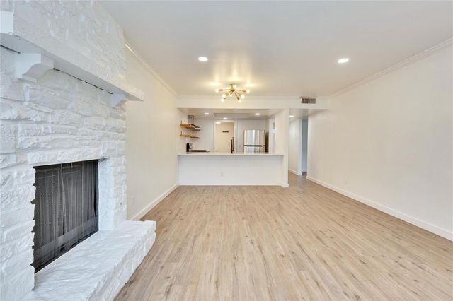 6910 Lovely LN, Austin, TX 78744