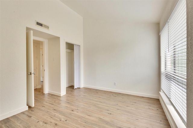 6910 Lovely LN, Austin, TX 78744
