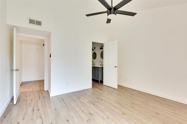 6910 Lovely LN, Austin, TX 78744