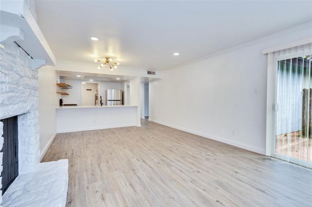 6910 Lovely LN, Austin, TX 78744
