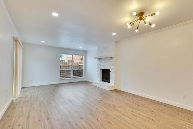 6910 Lovely LN, Austin, TX 78744