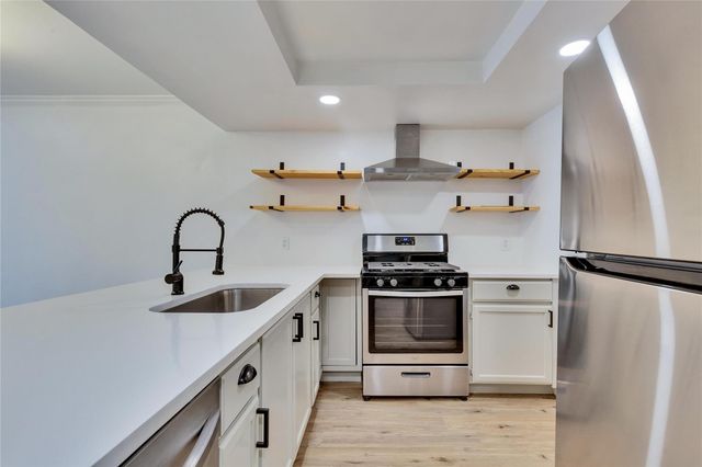 6910 Lovely LN, Austin, TX 78744