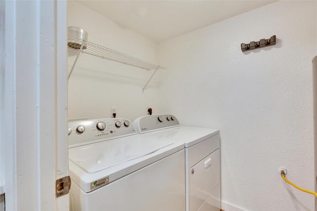6910 Lovely LN, Austin, TX 78744