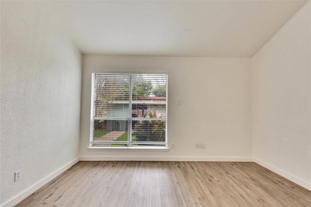 6910 Lovely LN, Austin, TX 78744