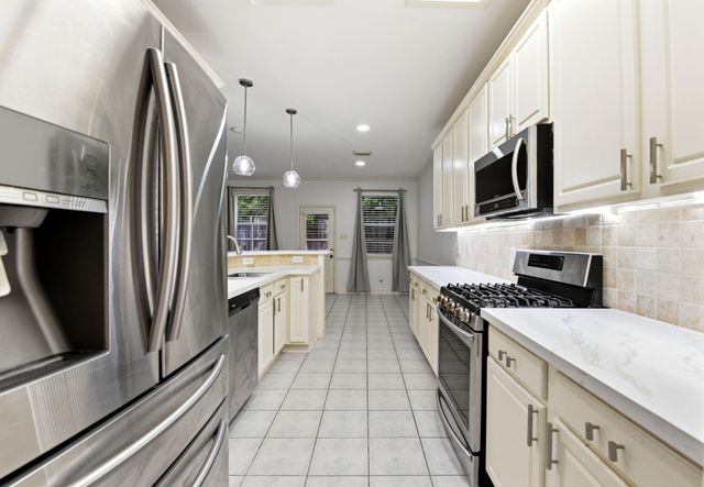 78 N Camellia Grove Circle, The Woodlands, TX 77382