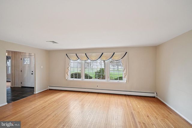 414 LONGWOOD DR, Exton, PA 19341